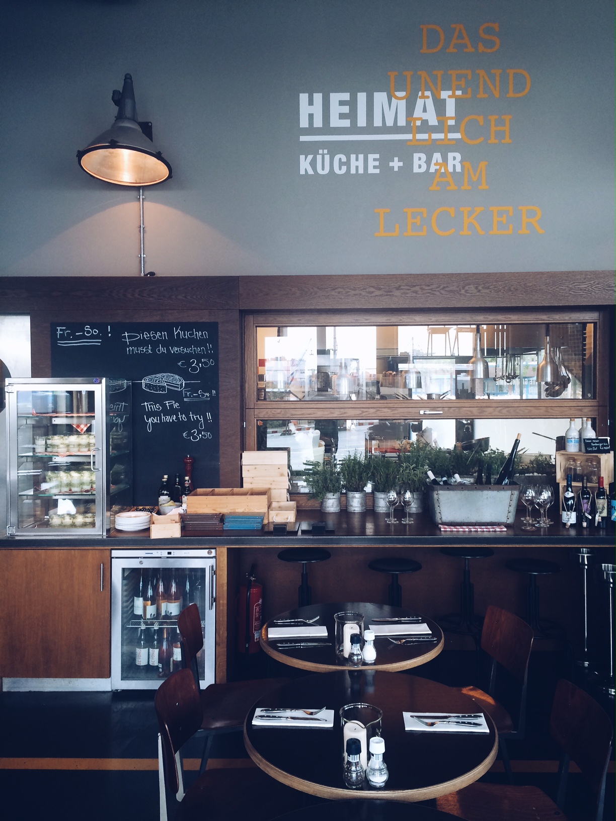 Heimat Küche Bar Hamburg. Küche Korpus Essecke Landhaus ... Heimat Küche Bar Hamburg. Küche Korpus Essecke Landhaus ...