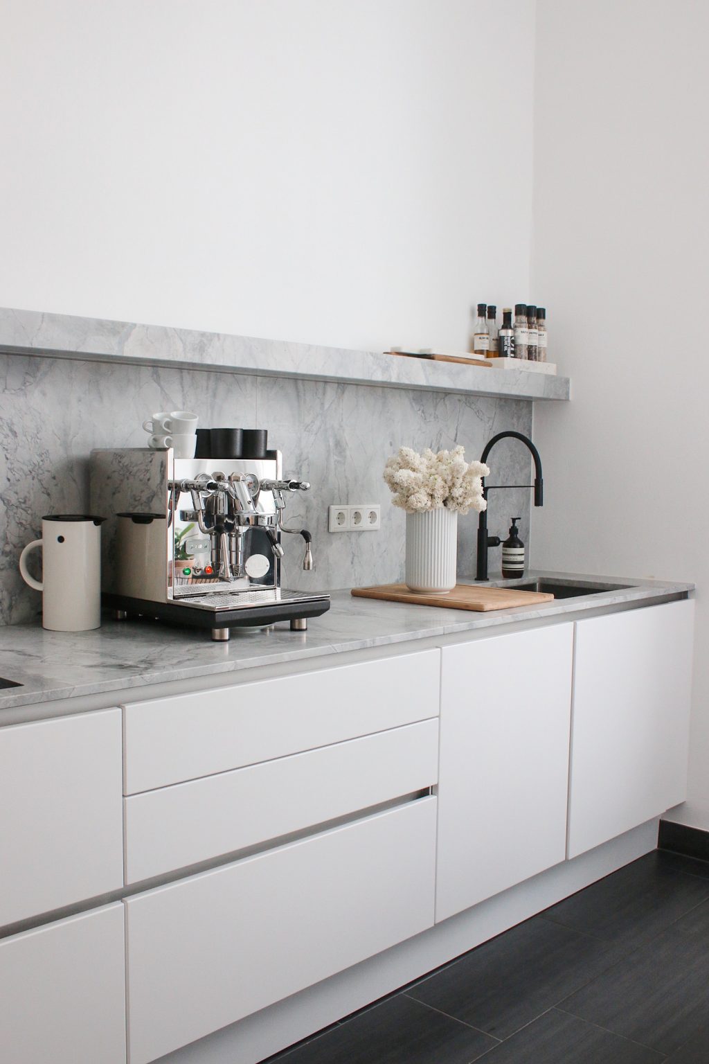 Küchen-Update 1: Die Wandverkleidung aus Naturstein von MCR, dem